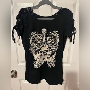Tie sleeve skull shirt